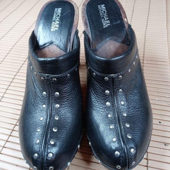 Michael Kors women's black leather 4" heel wood platform mule. Silver studs. Sz - Picture 3 of 10